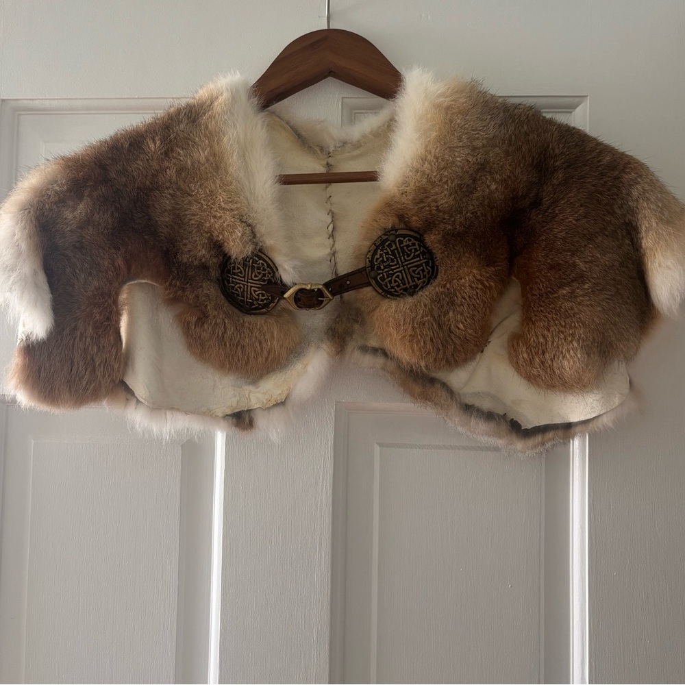 EL MARQUES LARP rabbit fur viking cape